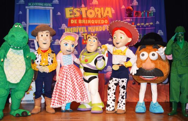 Los personajes de Toy Story visitaron el Teatro Fernández-Baldor